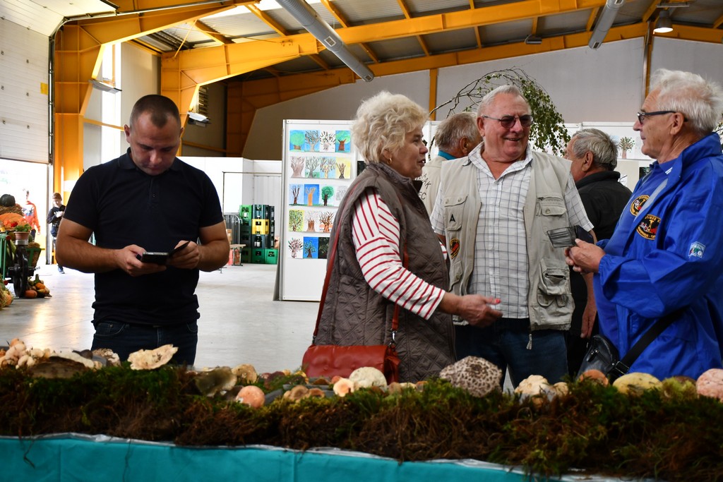 PROSLAVA JESENI Brojni zaljubljenici u kulturnu baštinu i tradiciju našega kraja okupili se na Danima zahvalnosti za plodove zemlje PROSLAVA JESENI Brojni zaljubljenici u kulturnu baštinu i tradiciju našega kraja okupili se na Danima zahvalnosti za plodove zemlje