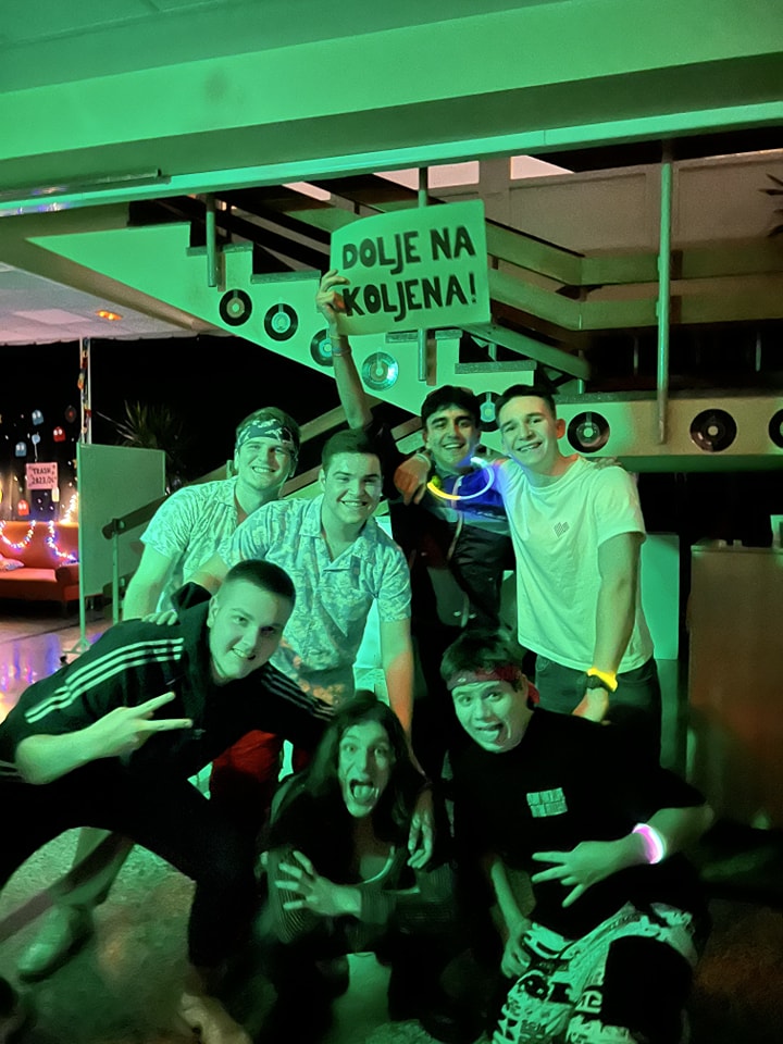 Gimnazijski Trash party