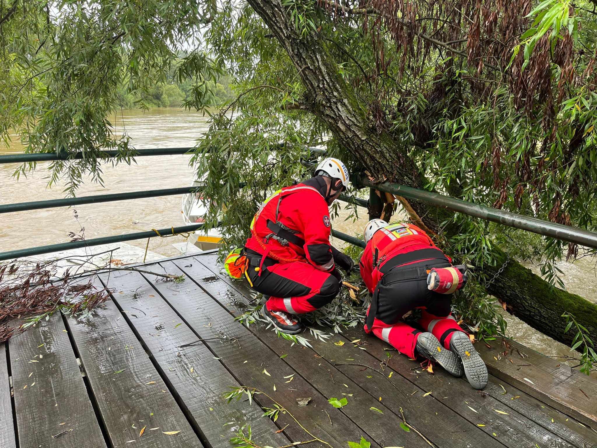 OD JUTRA NA TERENU Bespilotnom letjelicom pregledavali skelu i osjetljiva područja