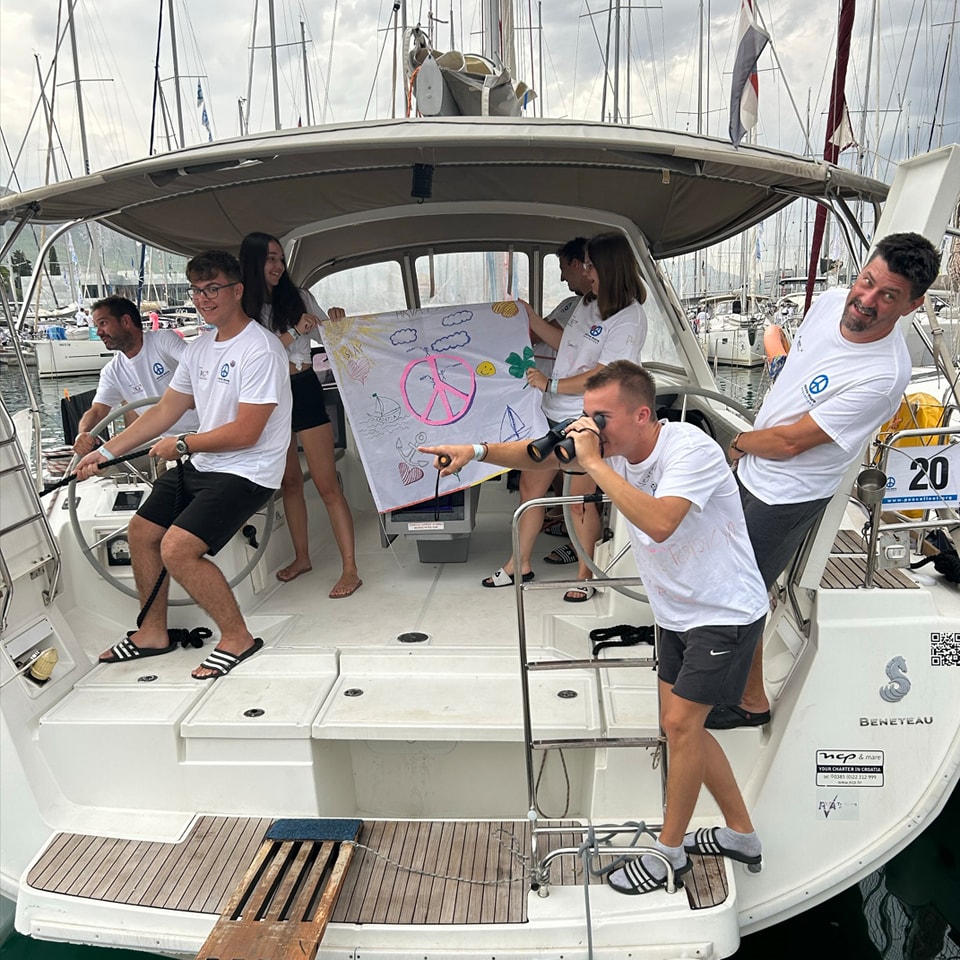 GIMNAZIJA JOSIPA SLAVENSKOG Učenici Marta Premuš i Samuel Šarić tjedan dana plovili Jadranom na projektu ‘Flota mira’