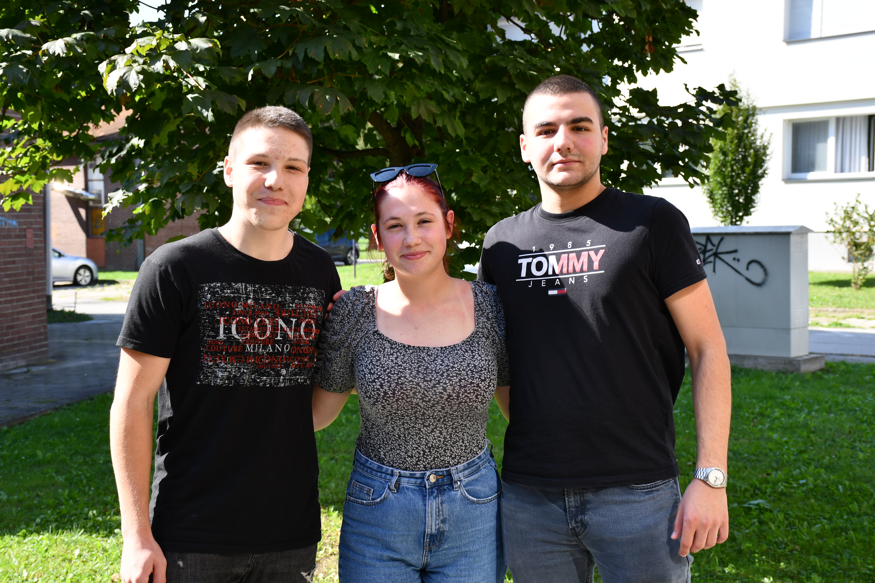 SRCE OD ZLATA Niko, Laura i Ivor, učenici Srednje škole Čakovec, humani volonteri Gradskog društva Crvenog križa Čakovec SRCE OD ZLATA Niko, Laura i Ivor, učenici Srednje škole Čakovec, humani volonteri Gradskog društva Crvenog križa Čakovec