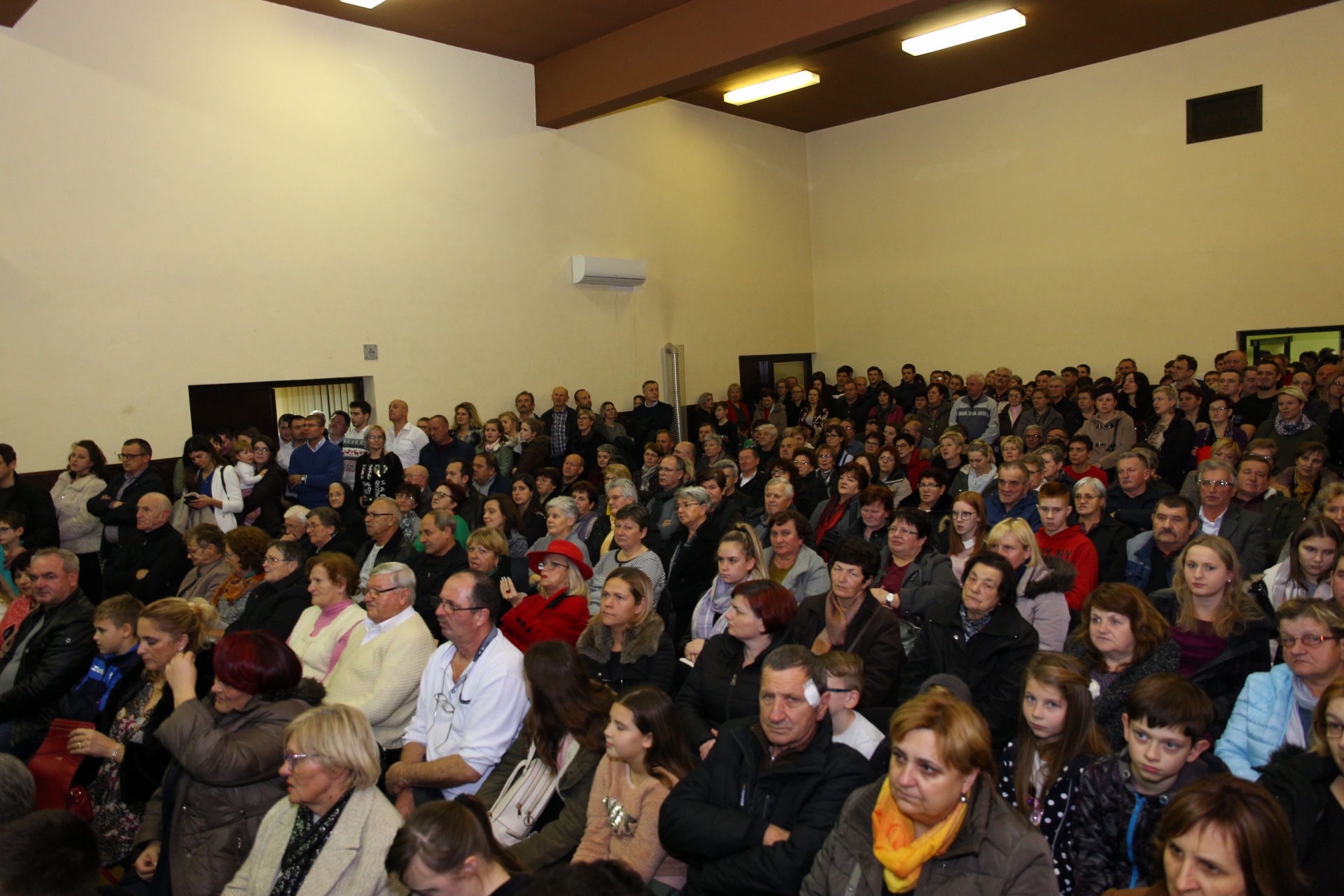 MEĐIMURCI POKAZALI VELIKO SRCE Humanitarni koncert u Mačkovcu za obitelj Colarić