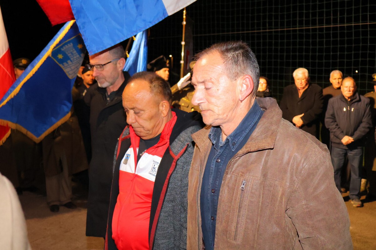 DAN SJEĆANJA Čakovec se i ove godine dostojanstveno prisjetio žrtava Vukovara i Škrabrnje te obljetnice pogibije Nikole VII. Zrinskog DAN SJEĆANJA Čakovec se i ove godine dostojanstveno prisjetio žrtava Vukovara i Škrabrnje te obljetnice pogibije Nikole VII. Zrinskog