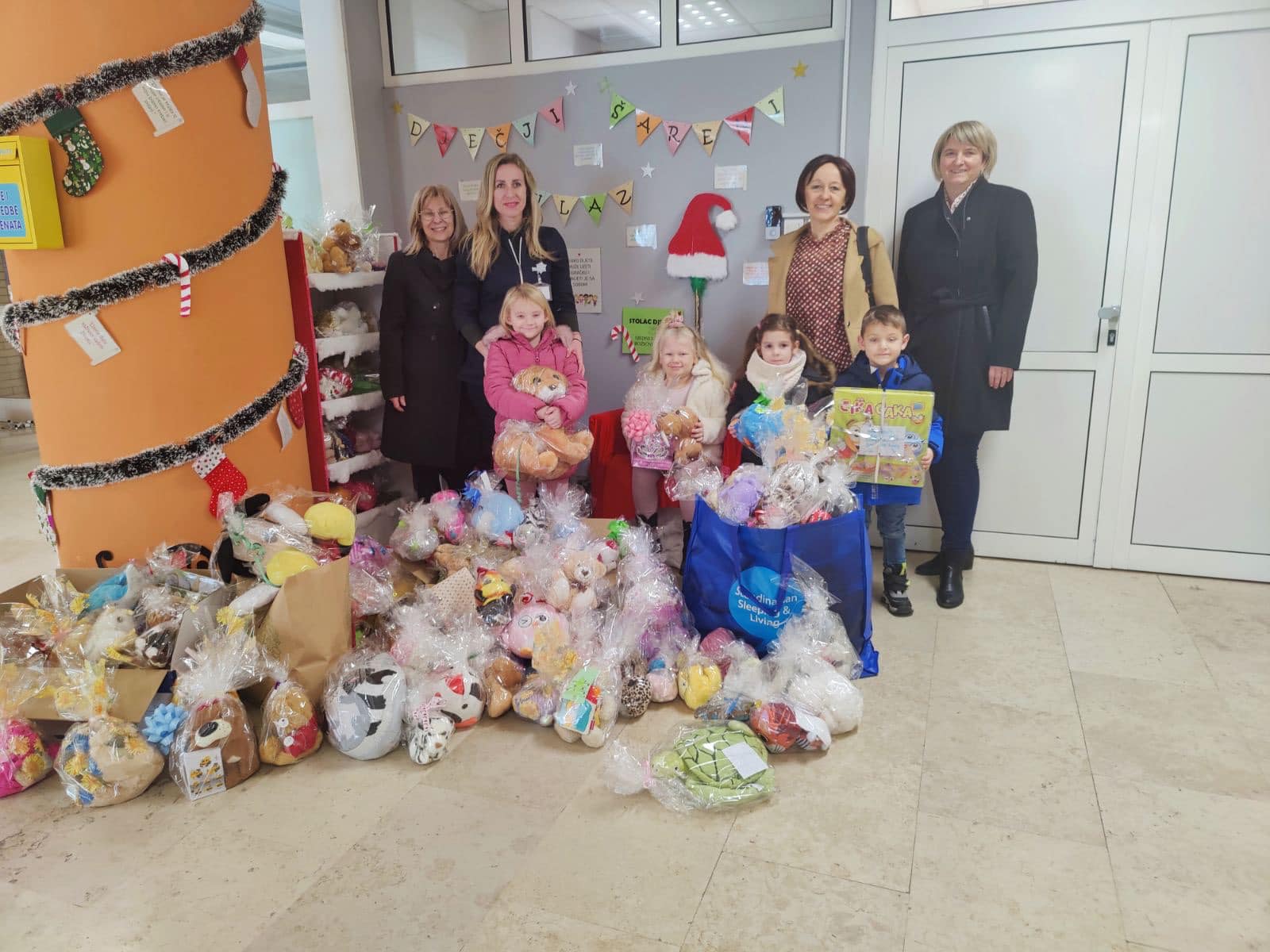 FOTO Dječji šareni ulaz u Županijskoj bolnici Čakovec obasjan osmijesima