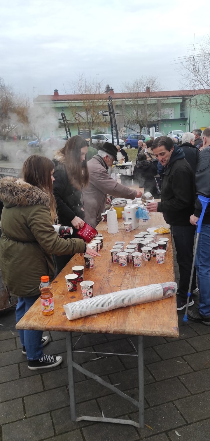 Nastavljena tradicija: Podjela prženih ribica na Badnje jutro na Šetnici svete Barbare
