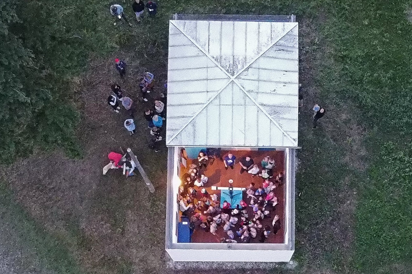 Stotinjak djece u Savskoj Vesi teleskopima promatralo Mjesec