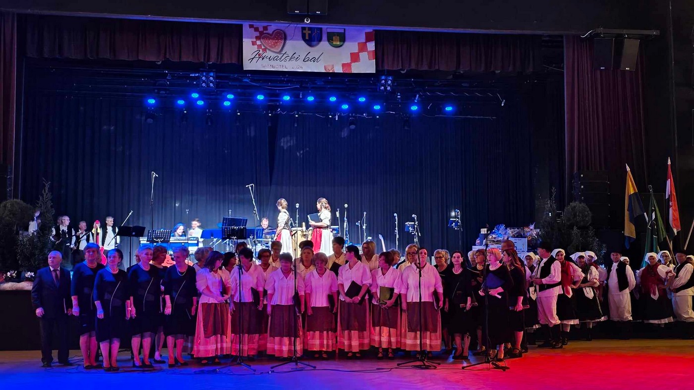 VELIKO PRIJATELJSTVO Održan tradicionalni hrvatski bal u Szombatelyu