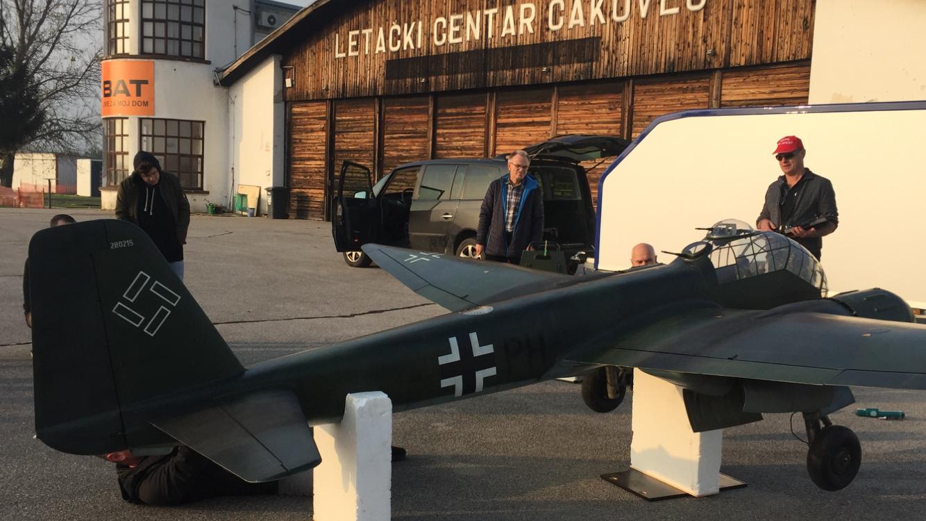 Njemački bombarder iz Drugog svjetskog rata na nebu iznad Čakovca