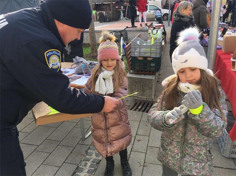 Policijski službenici Policijske postaje Prelog proveli preventivnu akciju ‘Budi vidljiv, budi siguran’