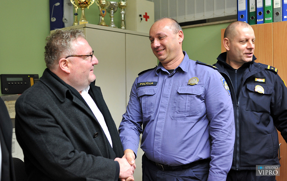 Doček u Prelogu uz vatromet, taktove valcera, šampanjac i kuhano vino