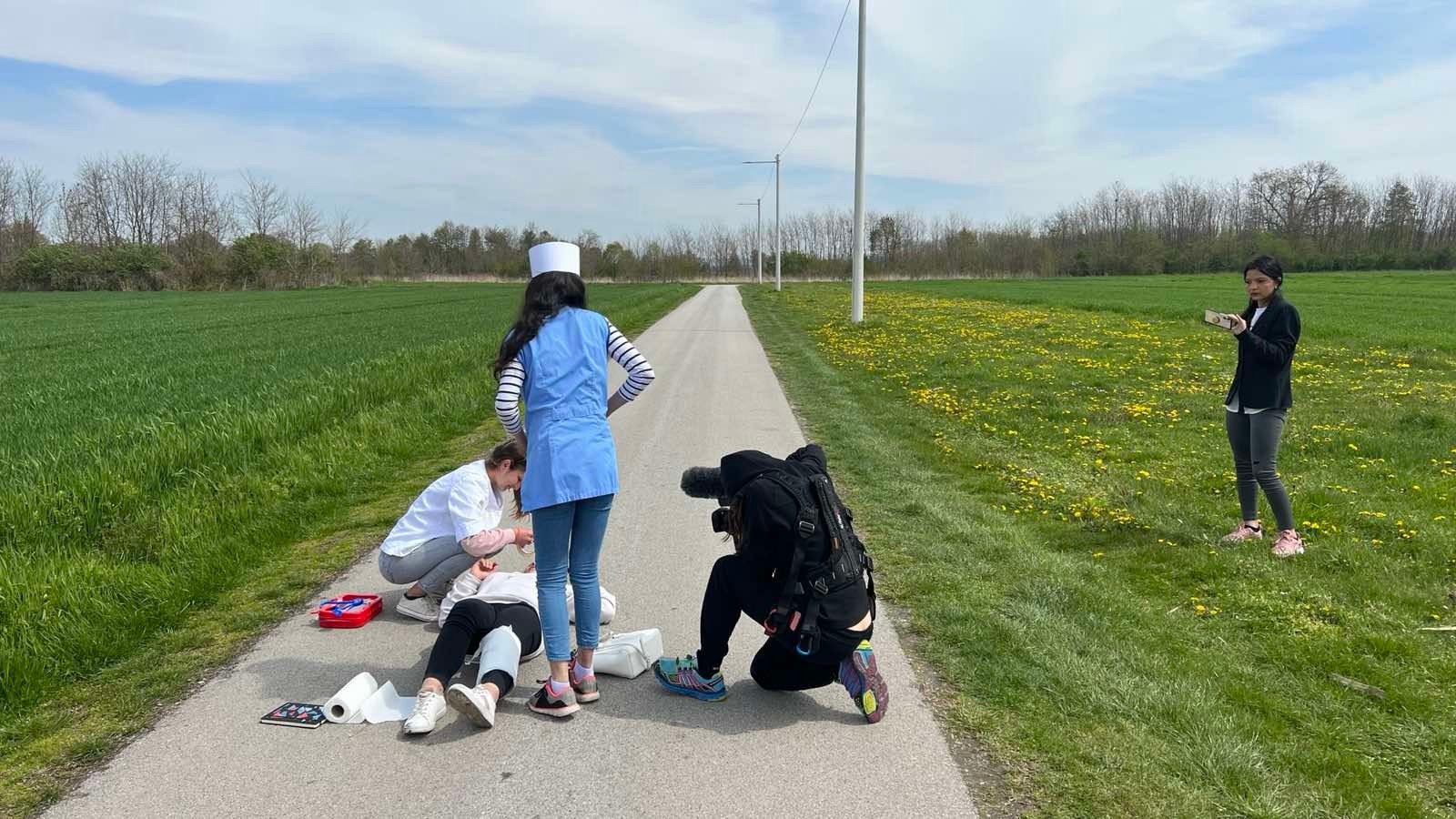 Svijet je predamnom/Lume cara aja nienčim