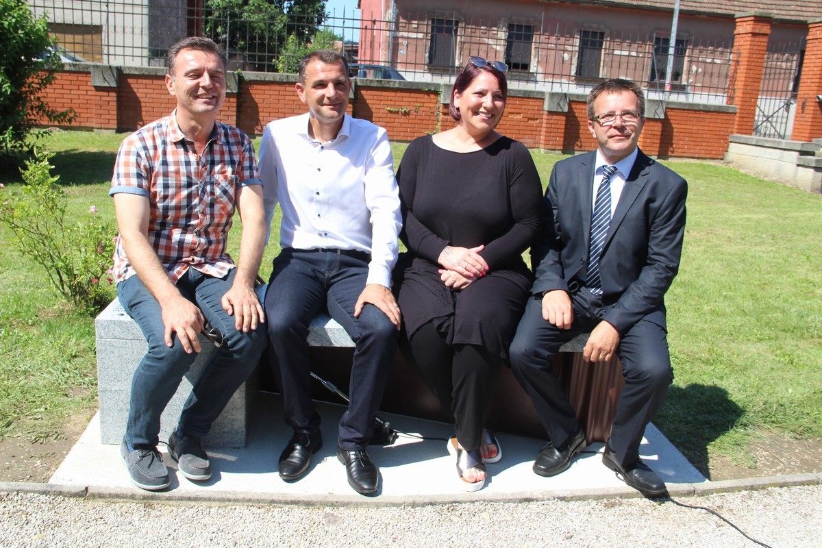 Ispred Učiteljskog fakulteta postavljena glazbena klupa posvećena međimurskoj popevki