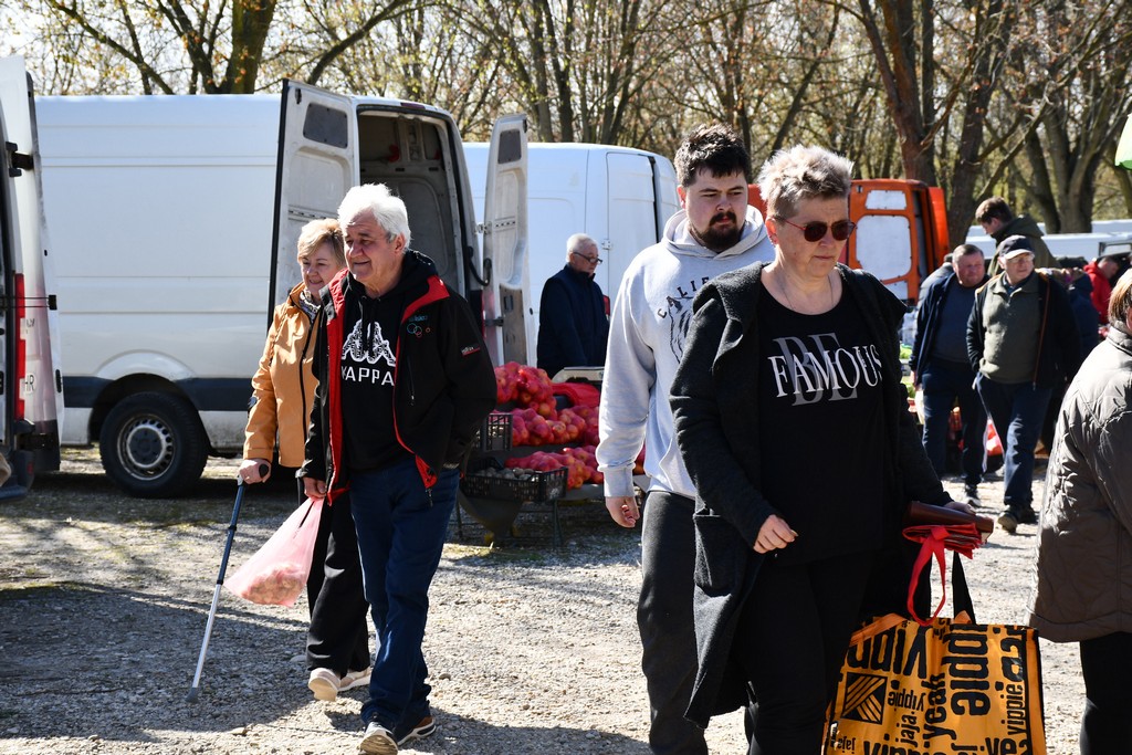 Proljetne temperature izmamile brojne posjetitelje na sajam u Čakovcu