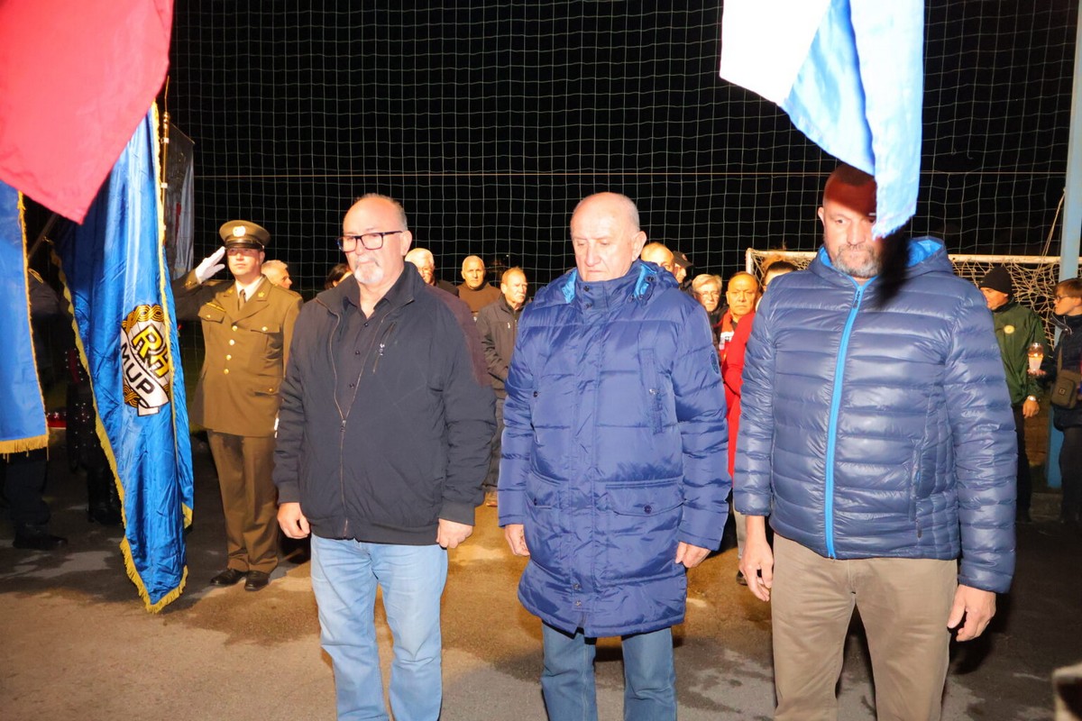 DAN SJEĆANJA Čakovec se i ove godine dostojanstveno prisjetio žrtava Vukovara i Škrabrnje te obljetnice pogibije Nikole VII. Zrinskog DAN SJEĆANJA Čakovec se i ove godine dostojanstveno prisjetio žrtava Vukovara i Škrabrnje te obljetnice pogibije Nikole VII. Zrinskog