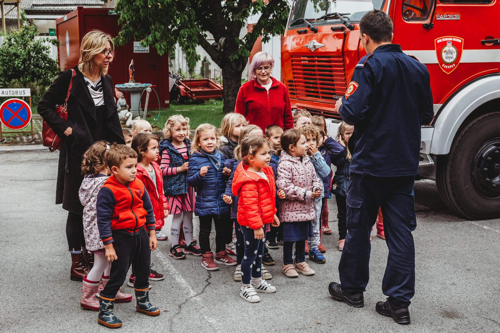 Mališani iz Dječjeg vrtića Cipelica posjetili vatrogasce