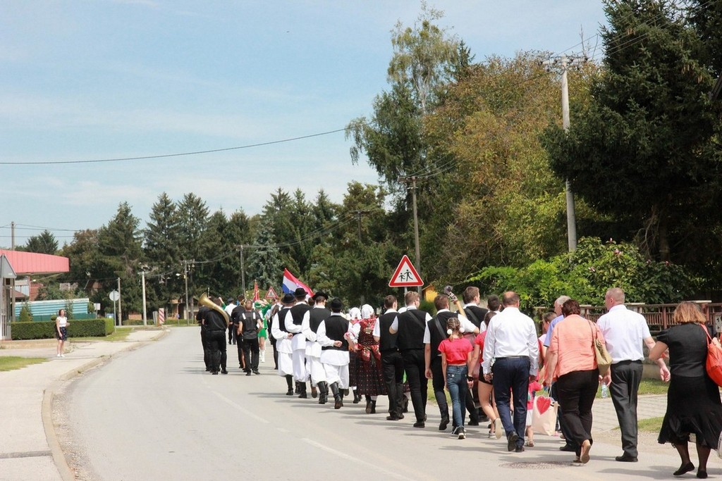 Mještani mimohodom obilježili Dan Macinca i proslavili blagdan Velike Gospe uz izložbu ‘Macinec na biciklima’