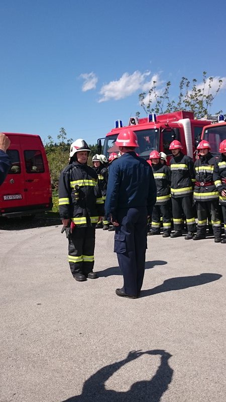 1304559910209187388020596417207