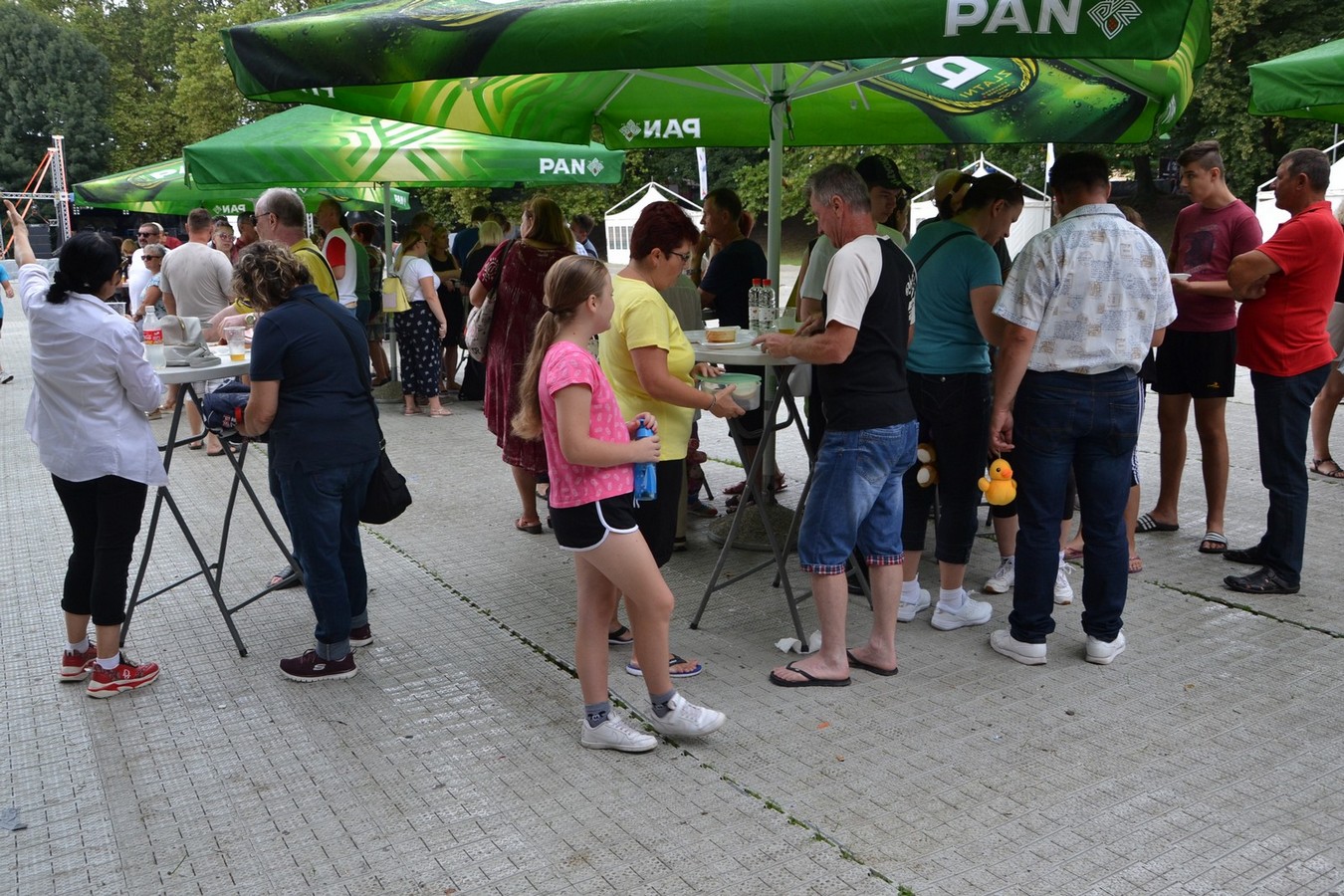 U jezeru Staroga Grada posjetitelji uživali u besplatnom ručku