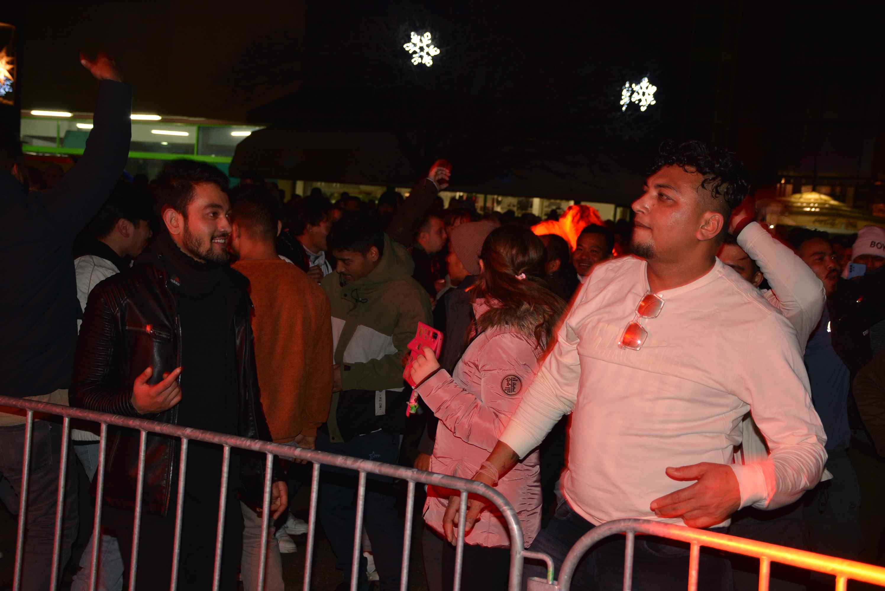 FOTO/VIDEO Čakovec veselo proslavio dolazak 2024. uz ritam ‘Noćne smjene’ i puni trg