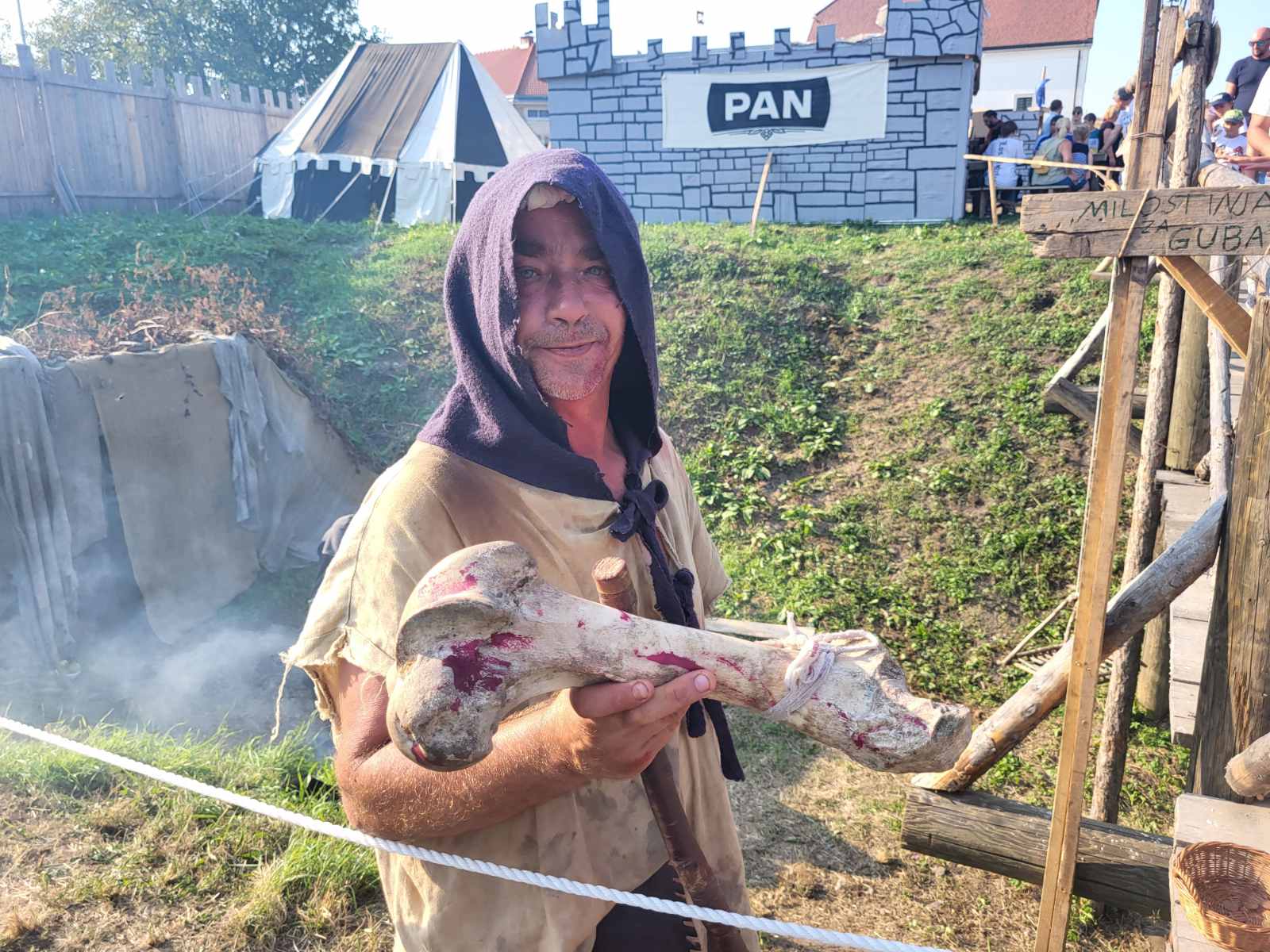 NA KOPRVNIČKIM BEDEMIMA Renesansni festival i ove godine privukao mnoštvo posjetitelja NA KOPRVNIČKIM BEDEMIMA Renesansni festival i ove godine privukao mnoštvo posjetitelja