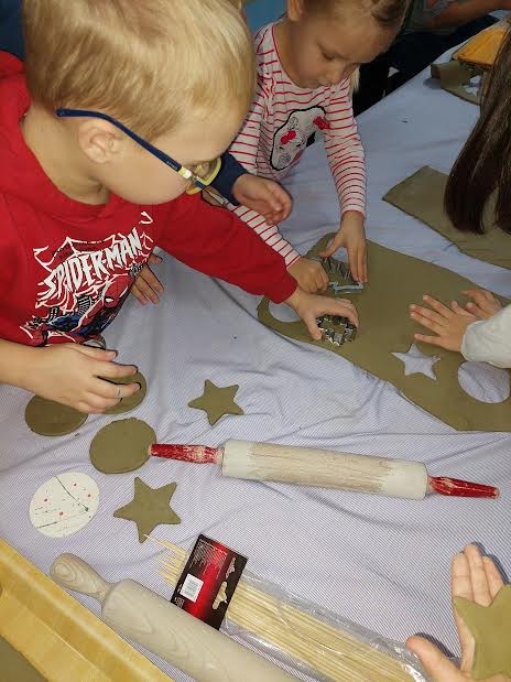 KREATIVNO DRUŽENJE Božićna radionica u suradnji Vrtića ‘Cvrčak’ i Centra za odgoj i obrazovanje KREATIVNO DRUŽENJE Božićna radionica u suradnji Vrtića ‘Cvrčak’ i Centra za odgoj i obrazovanje