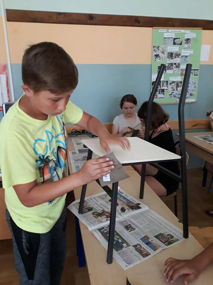 Učenici OŠ Kuršanec pružili novi izgled starim školskim stolicama
