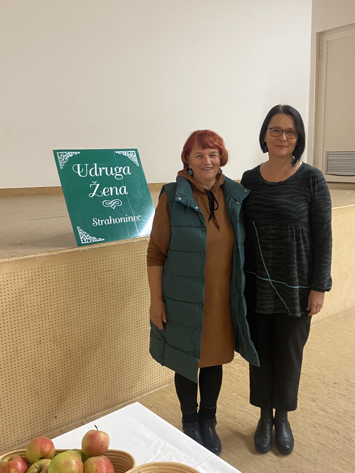 STRAHONINEC Instruktorica Astrid Mudri održala predavanje Udruzi žena o nordijskom hodanju