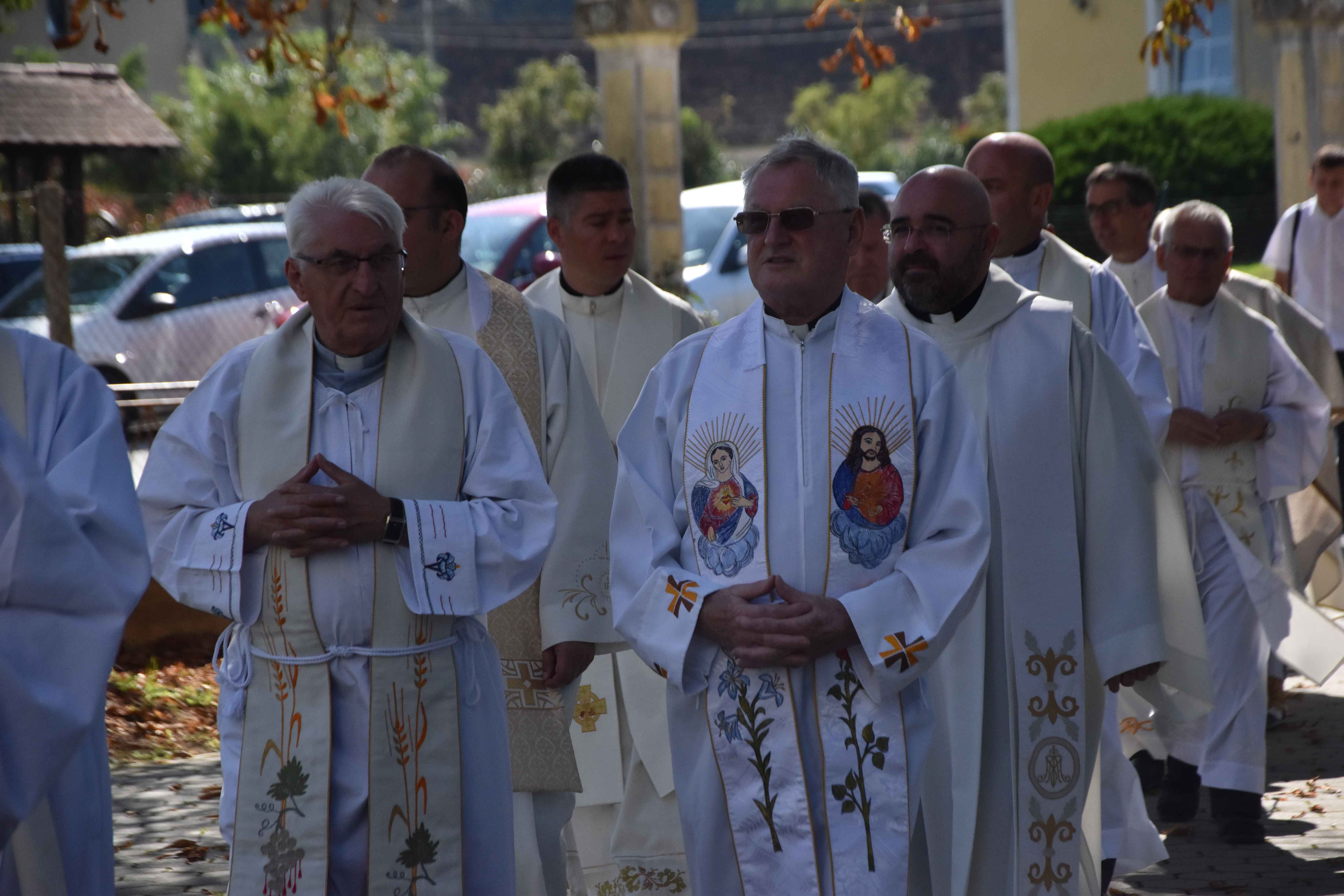 FOTO Selnica: Velečasni Josip Horvat obilježio Zlatnu svetu misu- 50 godina svećeništva FOTO Selnica: Velečasni Josip Horvat obilježio Zlatnu svetu misu- 50 godina svećeništva