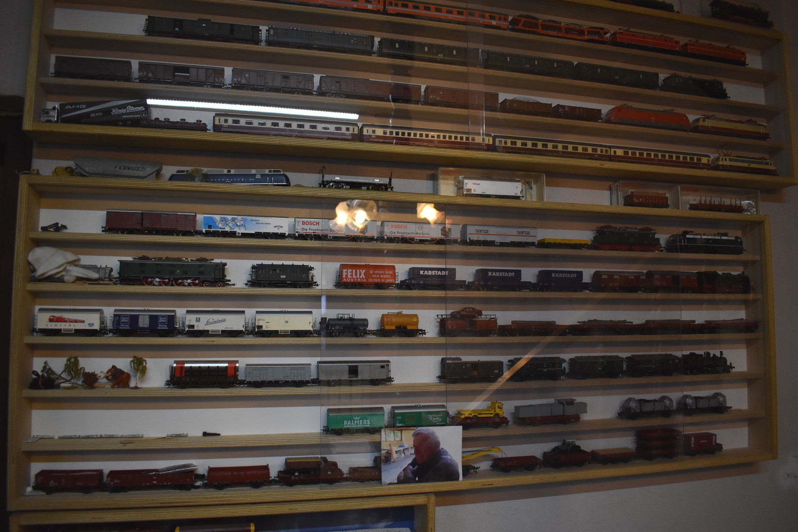 ČOVJEK KOJI VOLI VLAKOVE Josip Herman je strastveni kolekcionar i precizni majstor