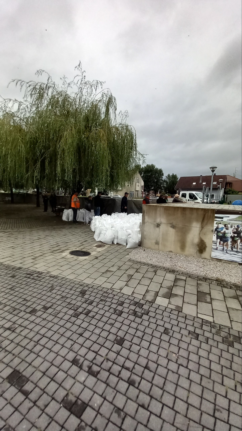 FOTO I VIDEO Radi se punom parom: U Murskom Središću pripremaju se za vodeni val