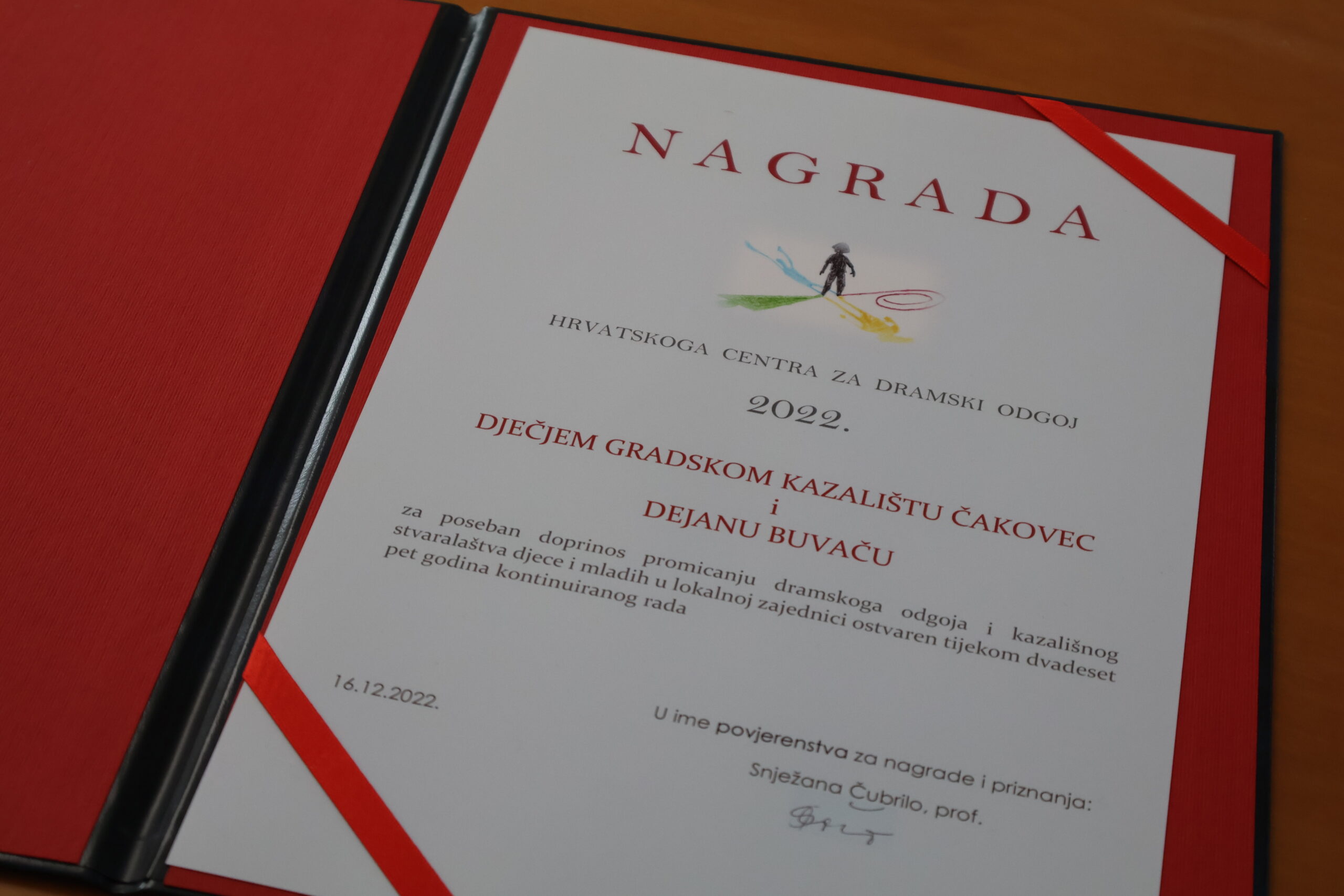 Gradonačelnica Cividini svečanim prijemom za kraj godine nagradila uspješne glumce i pjevače Gradonačelnica Cividini svečanim prijemom za kraj godine nagradila uspješne glumce i pjevače
