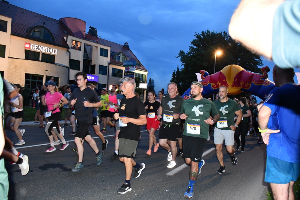 POGLEDAJTE TKO JE SVE TRČAO Veliki broj trkača na ‘Čakovečkom noćnom ceneru’