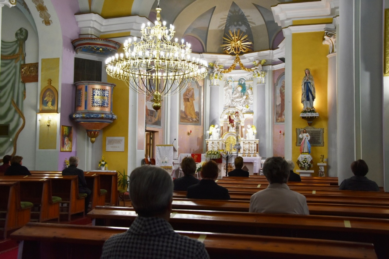 FOTO Prva nedjelja s vjernicima na misi u Međimurju: Distanca od 2 metra, dezinfekcija…