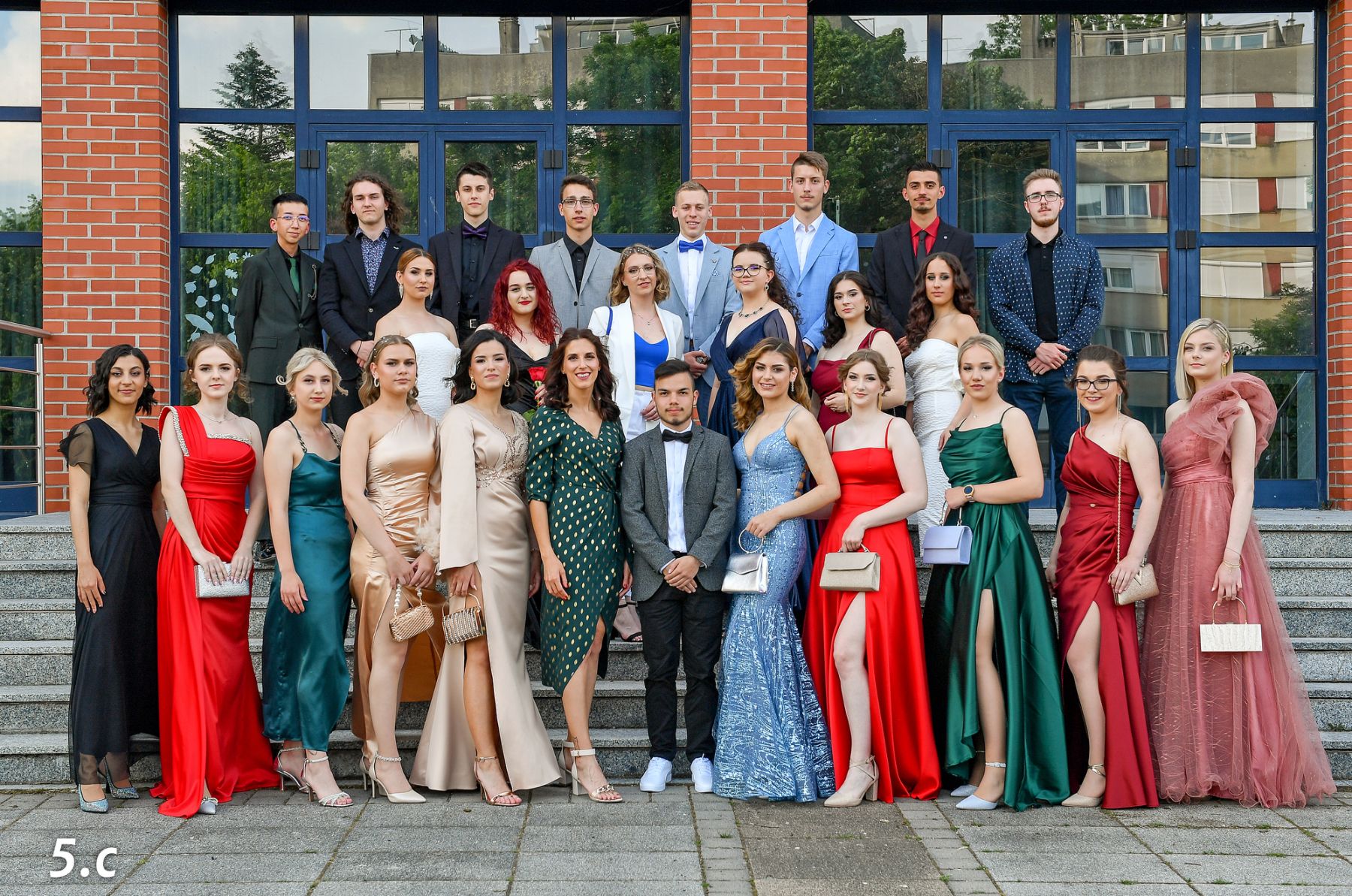 SREDNJA ŠKOLA ČAKOVEC Predivni maturanti spremni za svoju zadnju srednjoškolsku večer