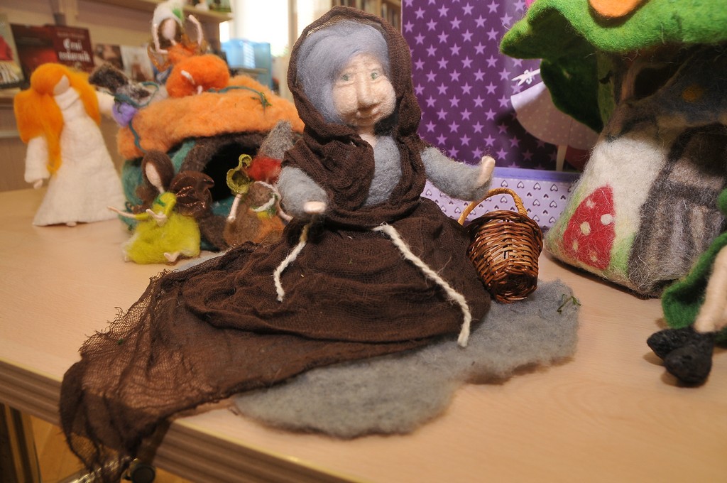 SVIJET BAJKI PRELOŽANKE SMILJANE STRAHIJE Kako pobjeći iz surove stvarnosti?