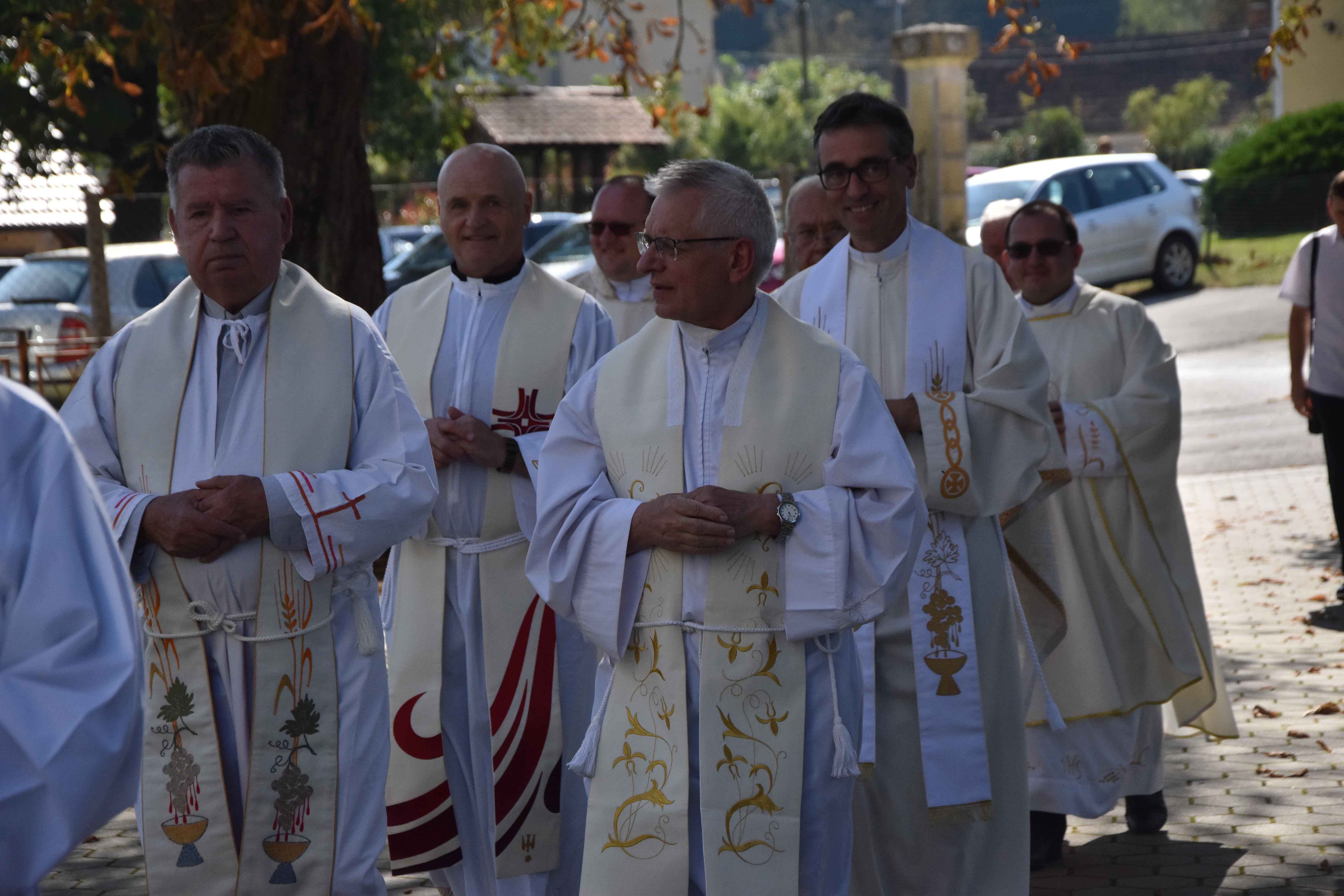 FOTO Selnica: Velečasni Josip Horvat obilježio Zlatnu svetu misu- 50 godina svećeništva FOTO Selnica: Velečasni Josip Horvat obilježio Zlatnu svetu misu- 50 godina svećeništva