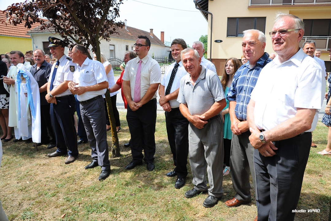 305412830dsc3842906833