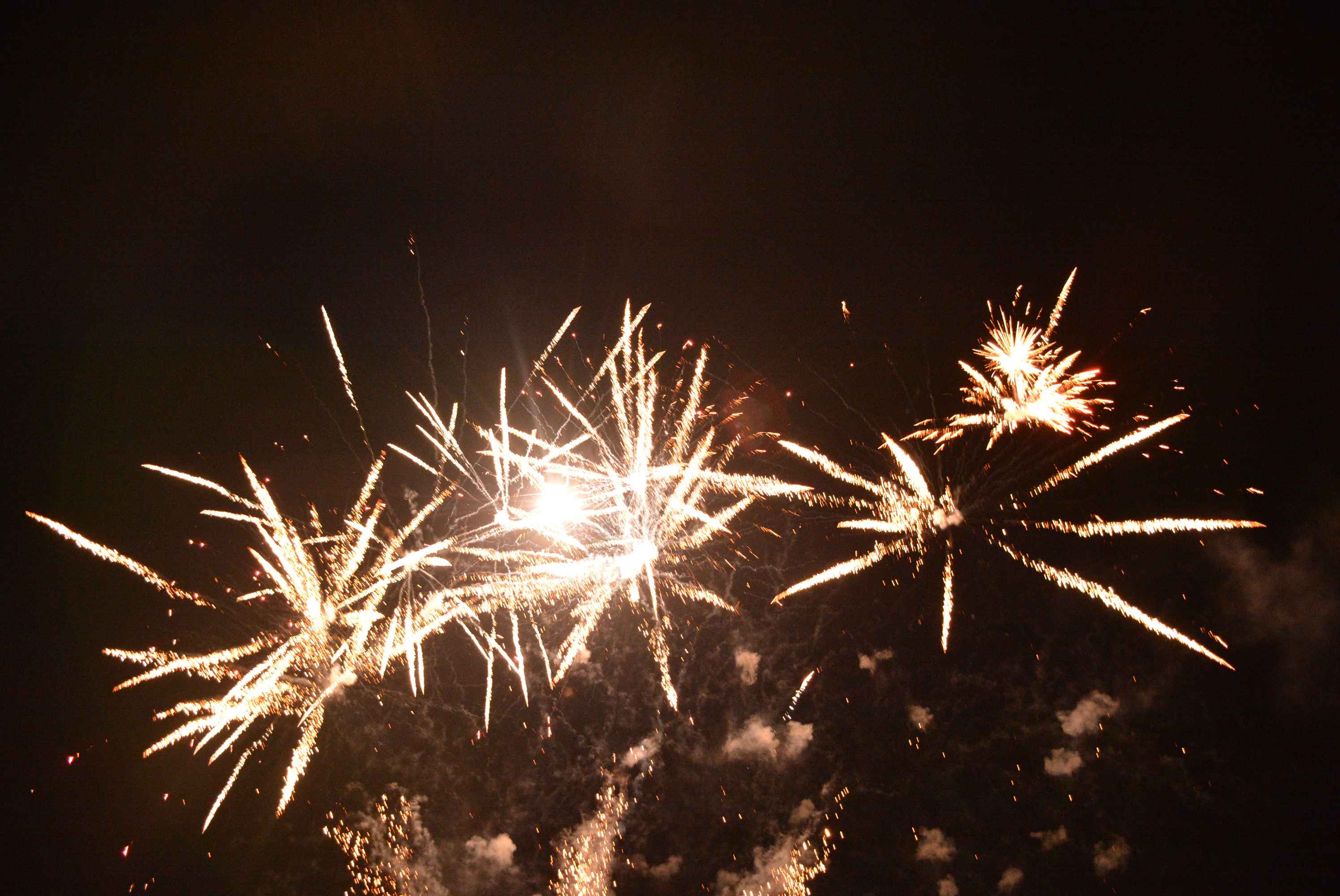 FOTO/VIDEO Čakovec veselo proslavio dolazak 2024. uz ritam ‘Noćne smjene’ i puni trg