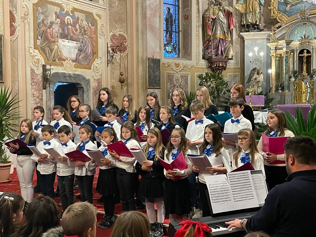 SVETA MARIJA U humanitarne svrhe pjesmom