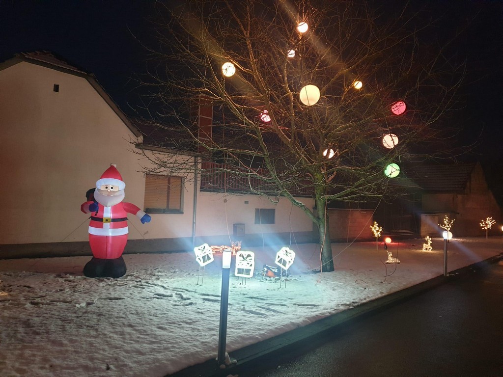 ZLATNE RUKE IVANA ŠAVORE Jaslice su moje hvala Božeku kaj sam živ