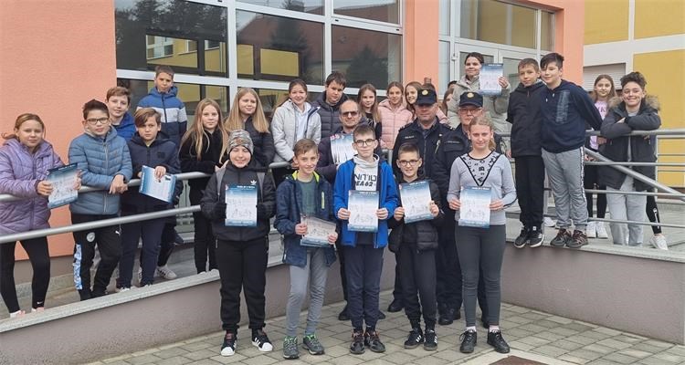 Policajci u školi i vrtićima