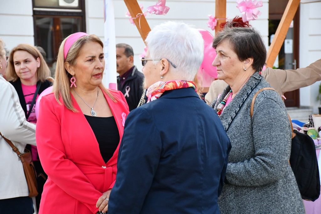 DAN RUŽIČASTE VRPCE Subotnje prijepodne u središtu Čakovca obasjano ružičastim tonovima