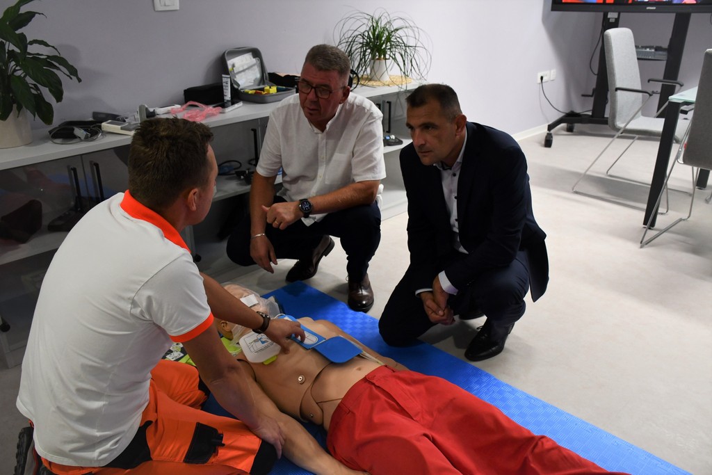 ZAVRŠILI RADOVI Svečano otvoren Edukacijski centar Zavoda za hitnu medicinu Međimurske županije ZAVRŠILI RADOVI Svečano otvoren Edukacijski centar Zavoda za hitnu medicinu Međimurske županije