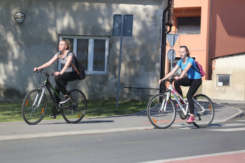 3074401910214862636456410148516