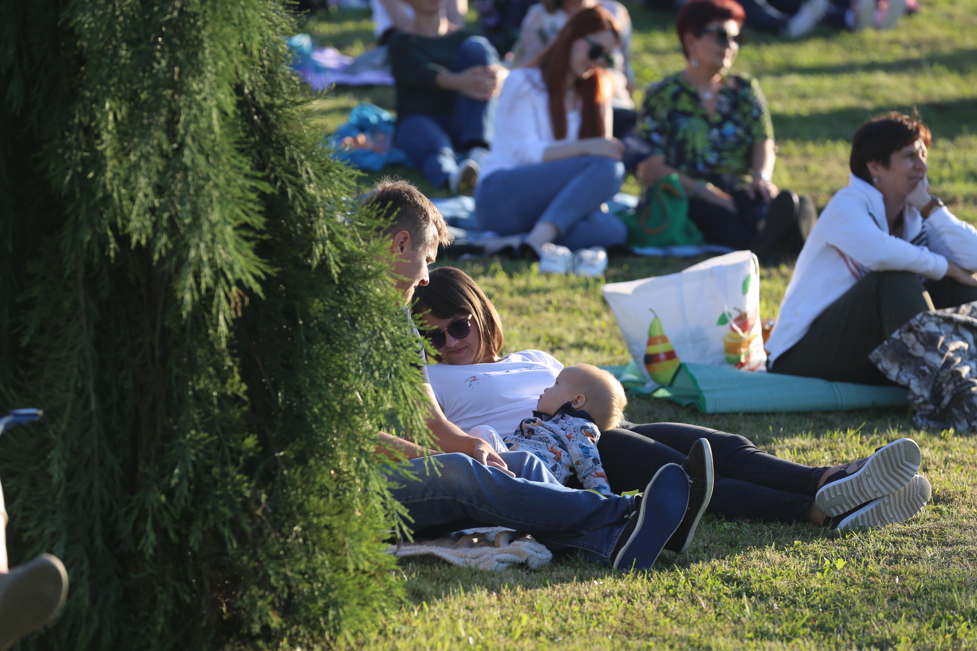 Koncert u Zmajevom vrtu obitelji Valkaj
