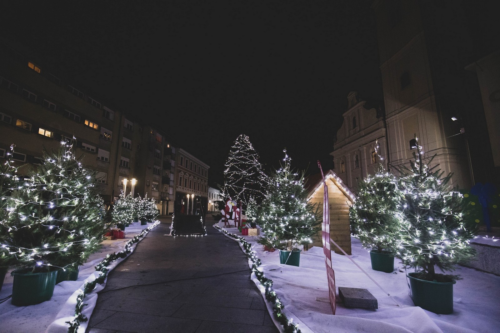 OVO JE PREKRASNO Božićno uređenje u centru Čakovca će vas oduševiti