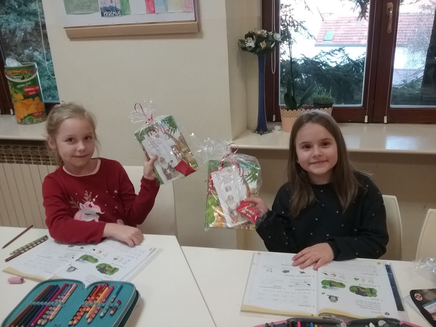 I. OŠ ČAKOVEC Sveti Nikola darovima razveselio učenike