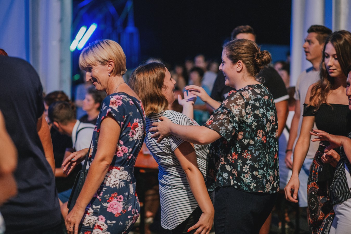 Danijela Martinović zabavljala publiku ispod šatora u Svetom Martinu na Muri