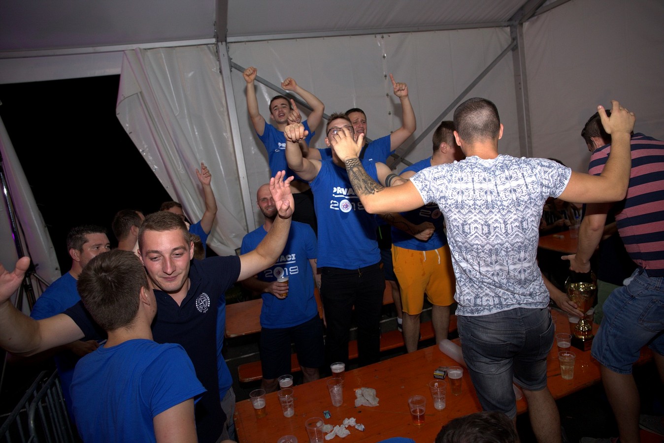 Mejaši rasplesali brojnu publiku u Palovcu