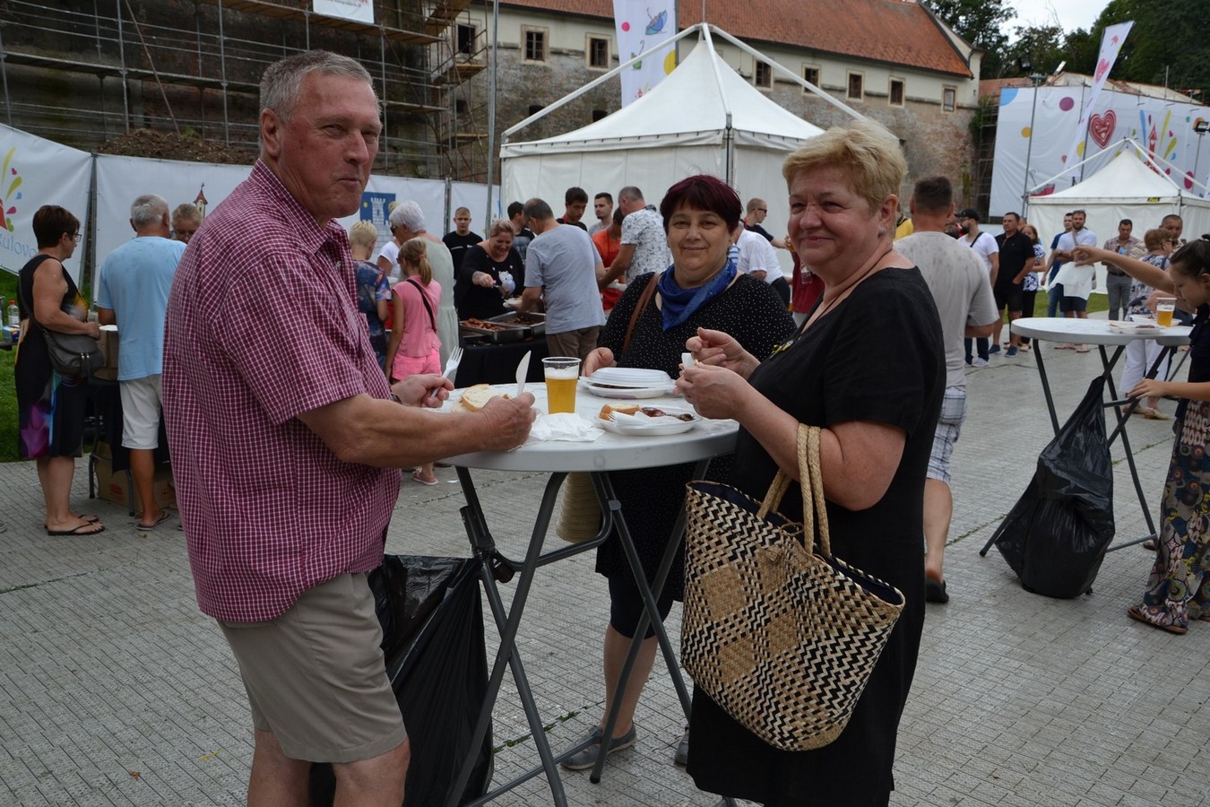 U jezeru Staroga Grada posjetitelji uživali u besplatnom ručku